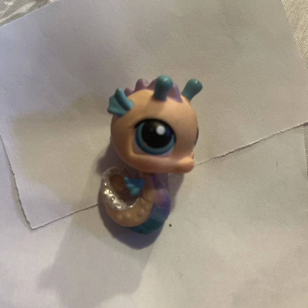 LPS Littlest Pet Shop 142 Pink Seahorse Blue Dot Eyes Hasbro